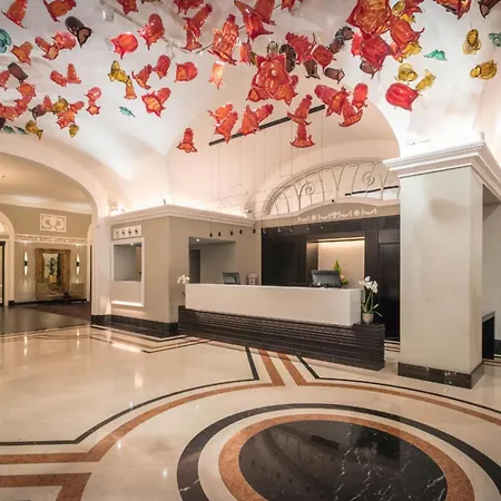 Отель Riu Plaza The Gresham 4*